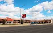 Exterior 2 Econo Lodge