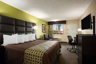 Bedroom 4 Days Inn by Wyndham Dallas Irving