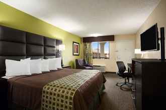Bedroom 4 Days Inn by Wyndham Dallas Irving