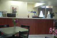 Lobby Days Inn by Wyndham Ocala North