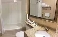 In-room Bathroom 5 Sword Motor Inn