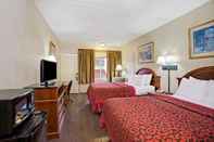 Bedroom Days Inn by Wyndham St. Augustine I-95/Outlet Mall