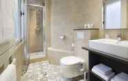 In-room Bathroom 6 Hotel Vaneau Saint Germain