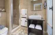 In-room Bathroom 5 Hotel Vaneau Saint Germain