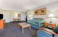 Common Space 7 La Quinta Inn by Wyndham Tampa Bay Pinellas Park Clearwater