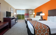 Kamar Tidur 6 Howard Johnson by Wyndham Arlington Ballpark / Six Flags