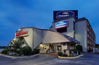 ภายนอกอาคาร 4 Howard Johnson by Wyndham Arlington Ballpark / Six Flags