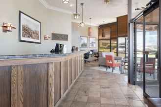 Lobi 4 Best Western Foothills Inn