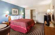 Bedroom 4 Days Inn by Wyndham Nashville North/Opryland Area