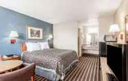 Bedroom 5 Days Inn by Wyndham Nashville North/Opryland Area