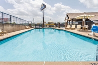 Swimming Pool Days Inn by Wyndham Nashville North/Opryland Area