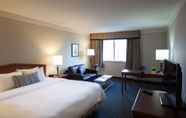 ห้องนอน 6 Toronto Don Valley Hotel and Suites