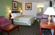 Bedroom 7 Days Inn by Wyndham Shelby