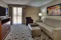 Common Space Drury Plaza Hotel San Antonio Airport