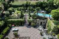 Ruang untuk Umum International au Lac Historic Lakeside Hotel