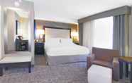 Kamar Tidur 5 Holiday Inn Express Hotel & Suites Calgary, an IHG Hotel