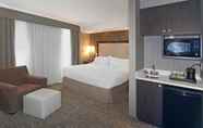Kamar Tidur 7 Holiday Inn Express Hotel & Suites Calgary, an IHG Hotel