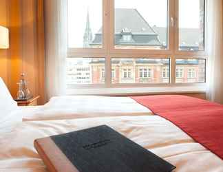 Bedroom 2 Steigenberger Hotel Hamburg