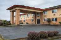 Exterior Bridgeway Inn & Suites Sublimity