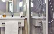 In-room Bathroom 2 ibis Toulon La Valette