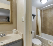 Toilet Kamar 6 Rodeway Inn Clearwater - Dunedin