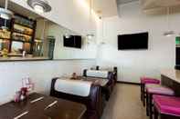 Bar, Kafe dan Lounge Ramada Plaza by Wyndham West Hollywood Hotel & Suites