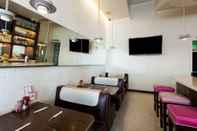 Bar, Cafe and Lounge Ramada Plaza by Wyndham West Hollywood Hotel & Suites