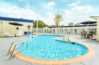 Swimming Pool Days Inn by Wyndham Virginia Beach Town Center