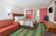 Bedroom 3 Days Inn by Wyndham Virginia Beach Town Center