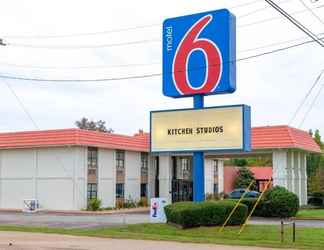 Bên ngoài 2 Motel 6 Palestine, TX