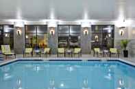 Swimming Pool Hampton Inn & Suites Detroit/Warren