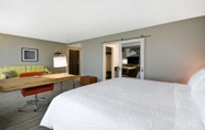 Kamar Tidur 3 Hampton Inn & Suites Detroit/Warren