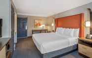 Bedroom 3 La Quinta Inn & Suites by Wyndham San Francisco Airport N