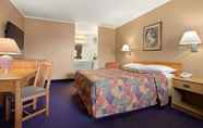 Bedroom 3 Travelodge by Wyndham Moose Jaw