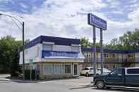 Exterior Travelodge by Wyndham Moose Jaw