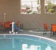 Swimming Pool 5 Best Western Pasadena Royale Inn & Suites