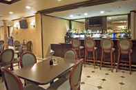 บาร์ คาเฟ่ และเลานจ์ Holiday Inn Rancho Cordova, an IHG Hotel