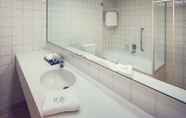 Toilet Kamar 4 Mercure Perth