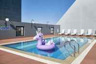 Swimming Pool Mercure Perth