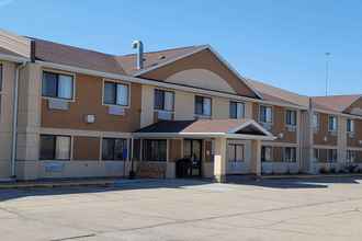 Exterior 4 Travelodge by Wyndham Fargo West Acres