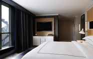 Bedroom 4 The Yorkville Royal Sonesta Hotel Toronto