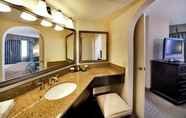 In-room Bathroom 4 Embassy Suites Deerfield Beach - Resort & Spa