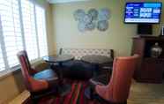 Lobi 6 Best Western Hanford Inn