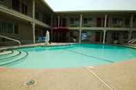 Swimming Pool Best Western Hanford Inn