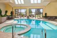 Swimming Pool DoubleTree by Hilton Hotel Salt Lake City Airport