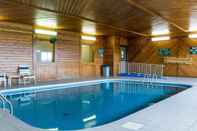 Swimming Pool Rodeway Inn Wahpeton