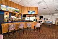 Bar, Cafe and Lounge Howard Johnson by Wyndham Lakeland