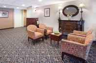 Lobby Travelodge by Wyndham Winchester