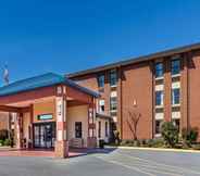 Exterior 2 Travelodge by Wyndham Winchester