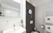 In-room Bathroom 2 Best Western Plus Parkhotel Velbert